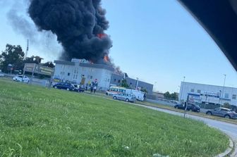 Incendio deposito di vernici a Roma