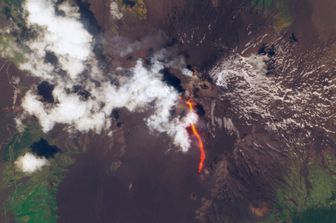 L'eruzione dell'Etna vista dal satellite