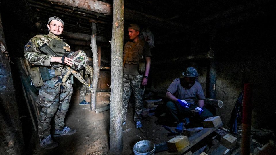 Regione di Zaporizhzhia - I soldati costruiscono la terza linea di fortificazione volta a proteggere la citt&agrave;, trincee