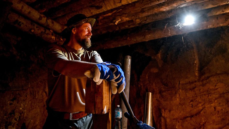 Regione di Zaporizhzhia - I soldati costruiscono la terza linea di fortificazione volta a proteggere la citt&agrave;, trincee