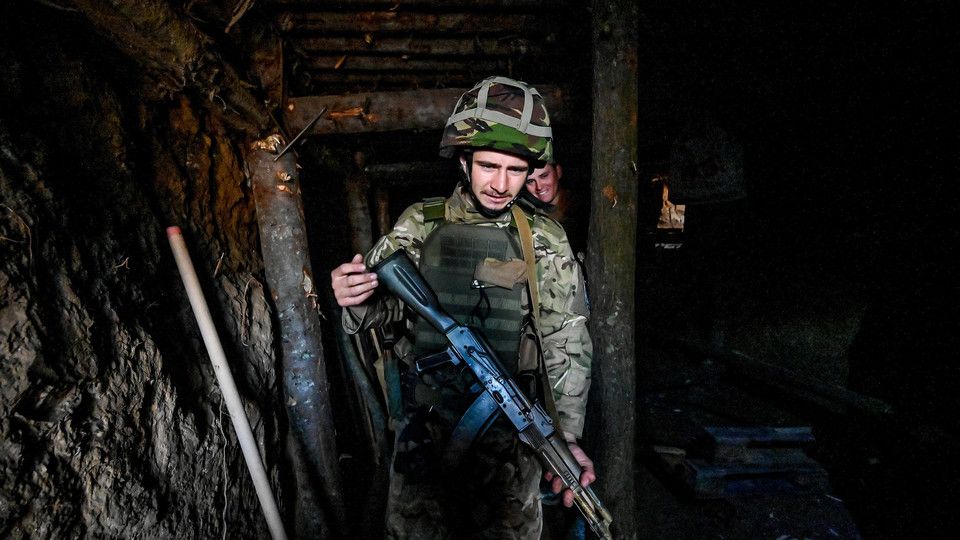 Regione di Zaporizhzhia - I soldati costruiscono la terza linea di fortificazione volta a proteggere la citt&agrave;, trincee