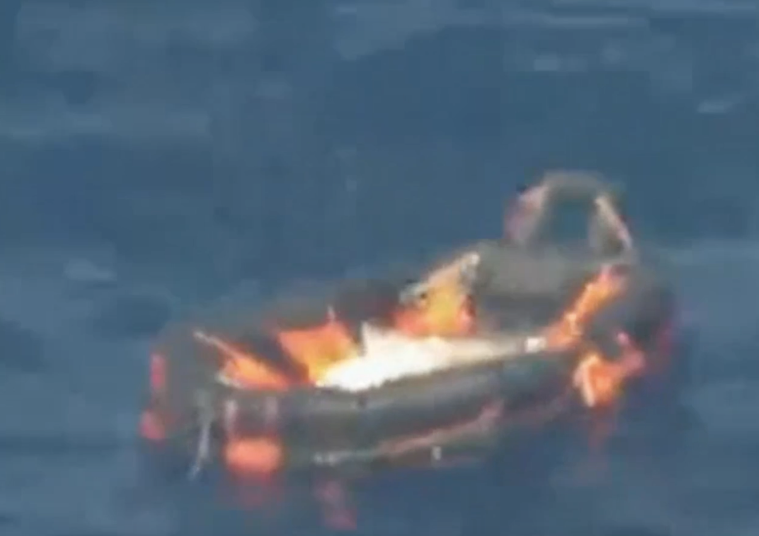 Un battello di salvataggio del rimorchiatore affondato in Adriatico