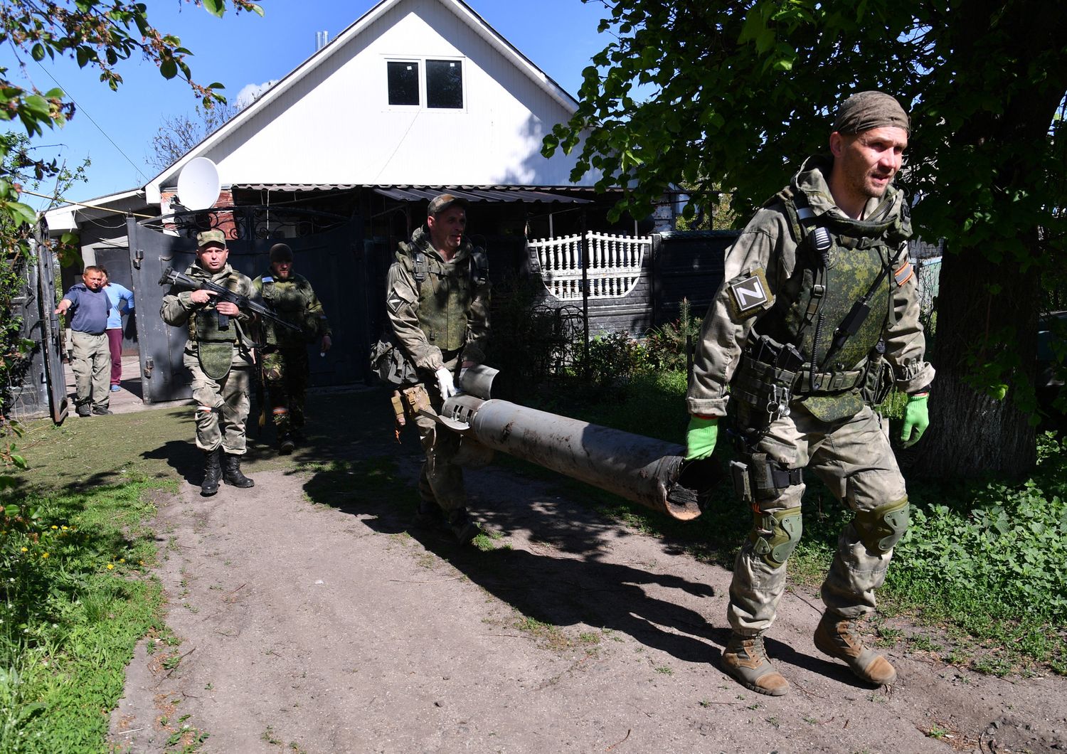 Soldati ucraini a Lugansk