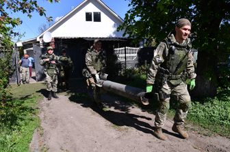 Soldati ucraini a Lugansk