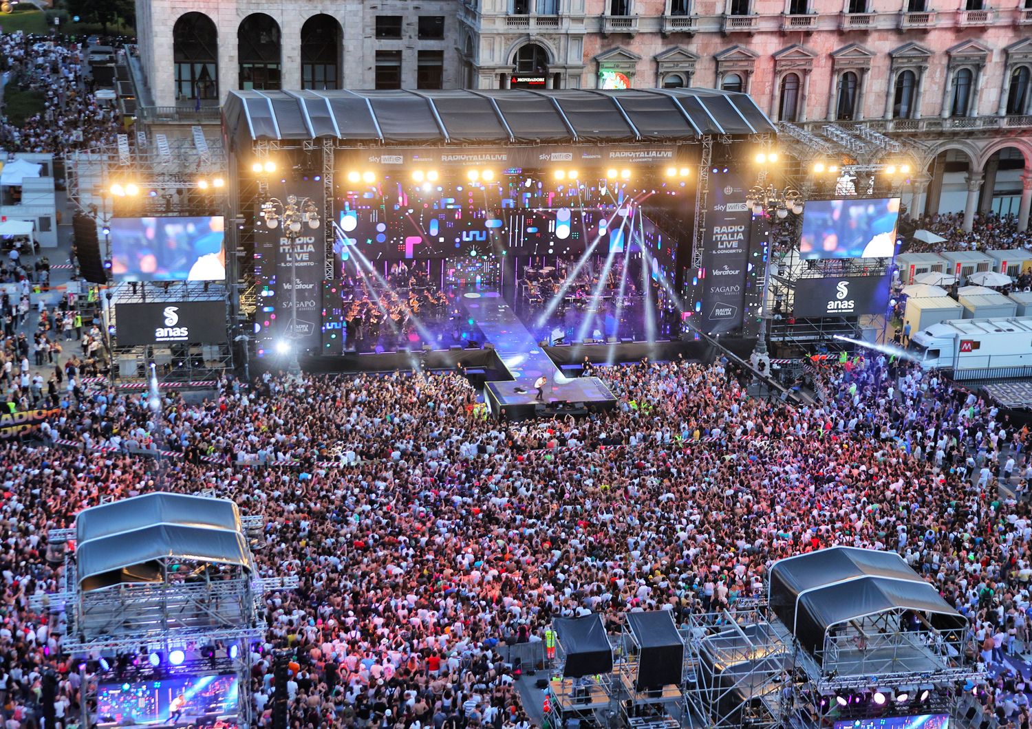 Il concerto a piazza Duomo per Radio Italia