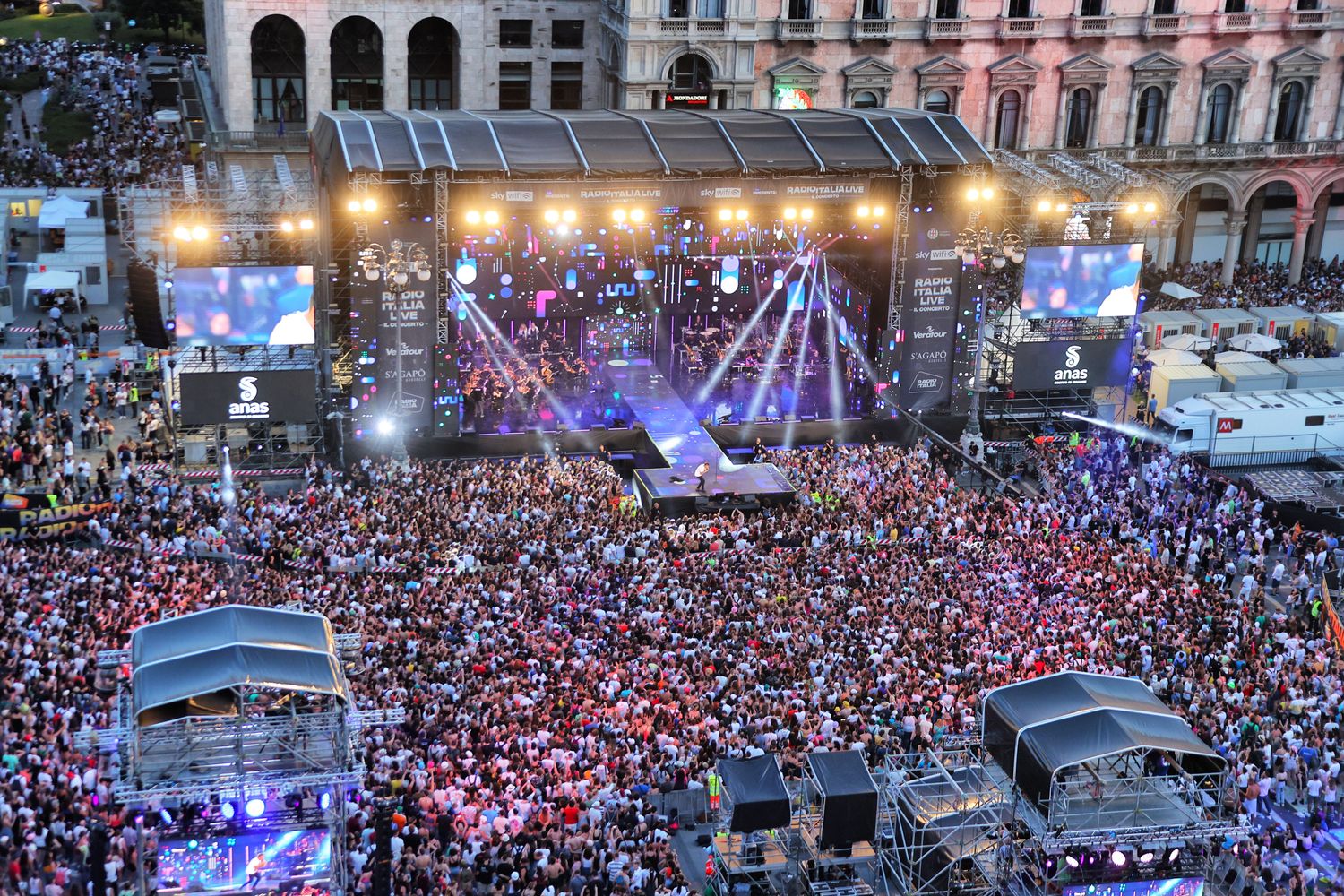 Il concerto a piazza Duomo per Radio Italia