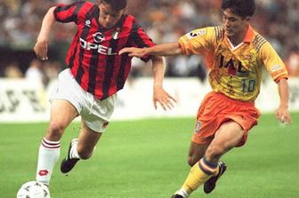 Stefano Eranio con la maglia del Milan