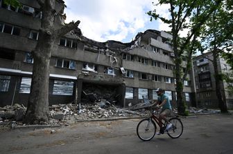 Palazzi distrutti dai bombardamenti a Mykolaiv&nbsp;