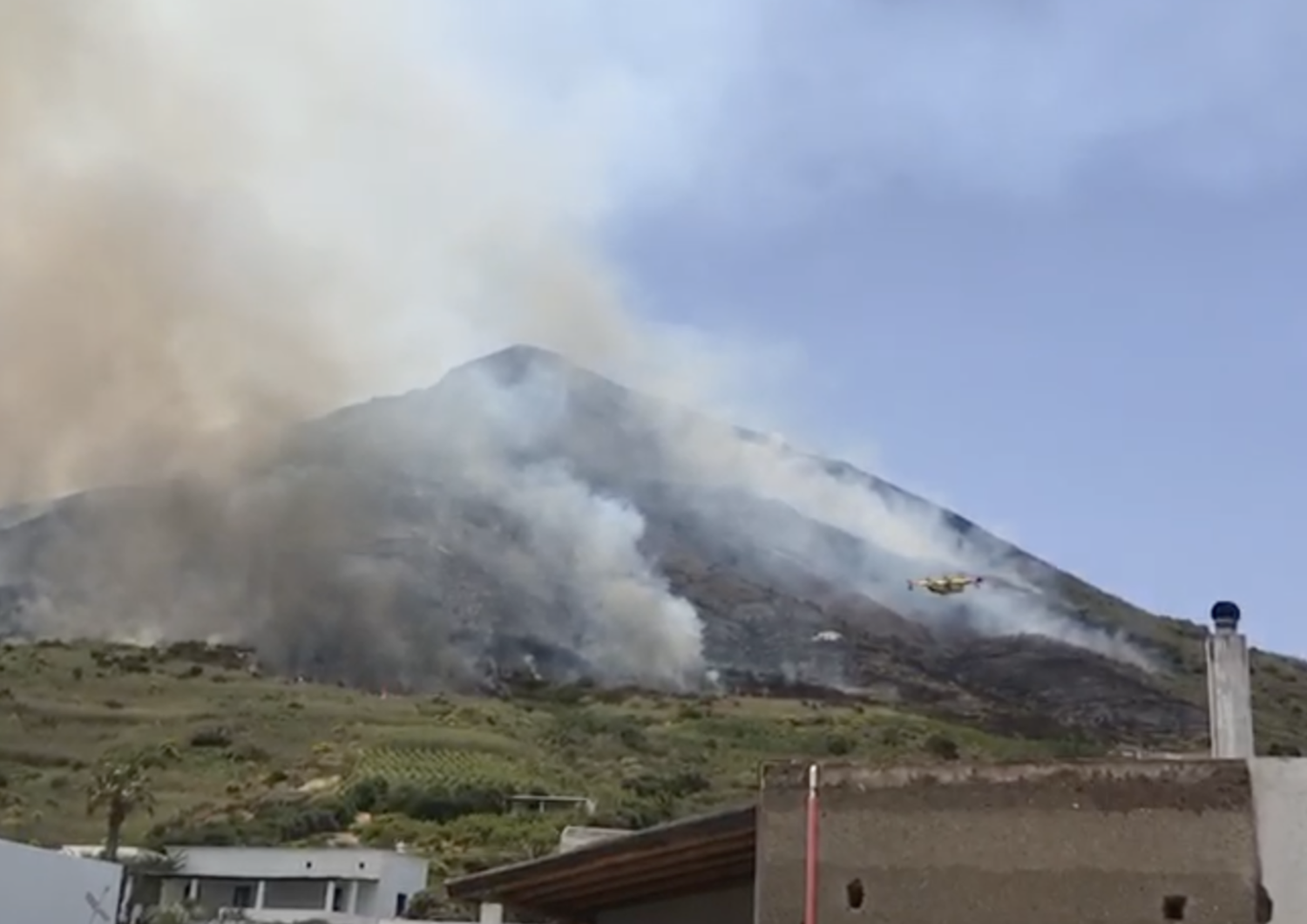 strana matrice incendio scoppiato stromboli