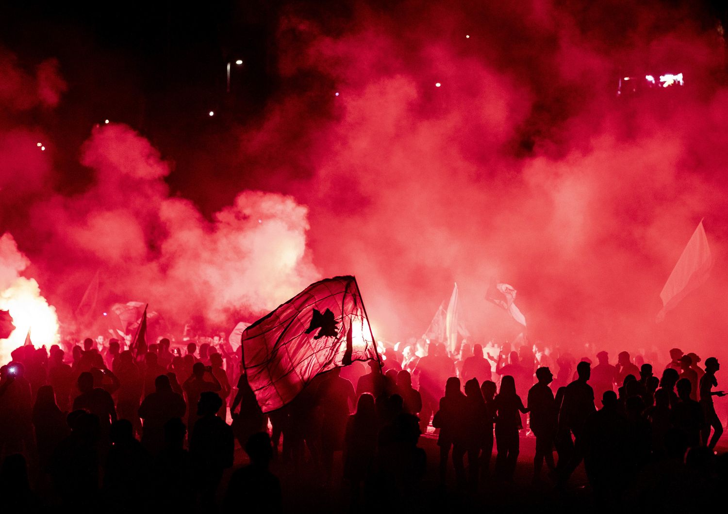 La festa a Roma per la vittoria dei giallorossi nella Conference League