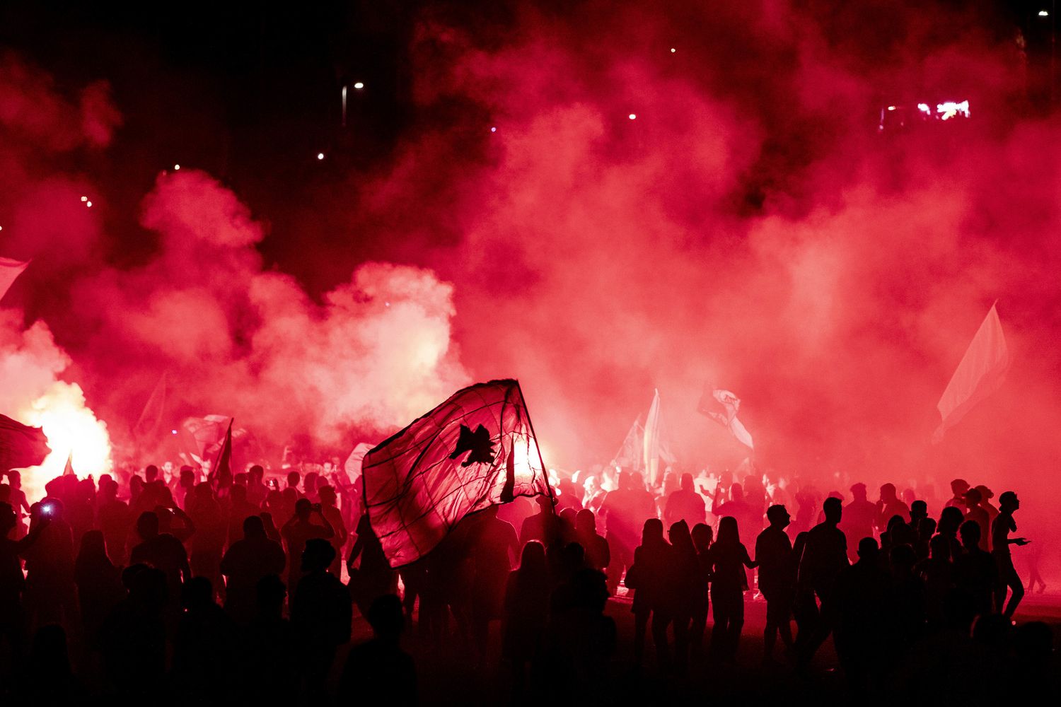 La festa a Roma per la vittoria dei giallorossi nella Conference League