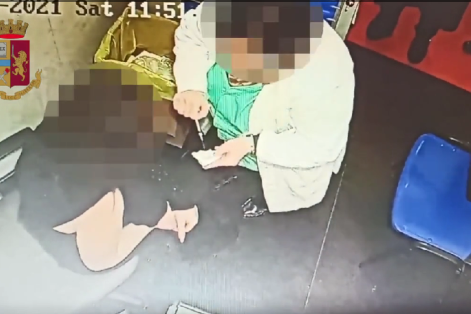 L'infermiera che fingeva di vaccinare &nbsp;