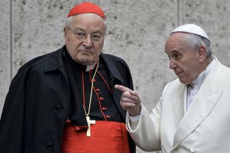 Il cardinale Angelo Sodano con Papa Francesco nel 2017