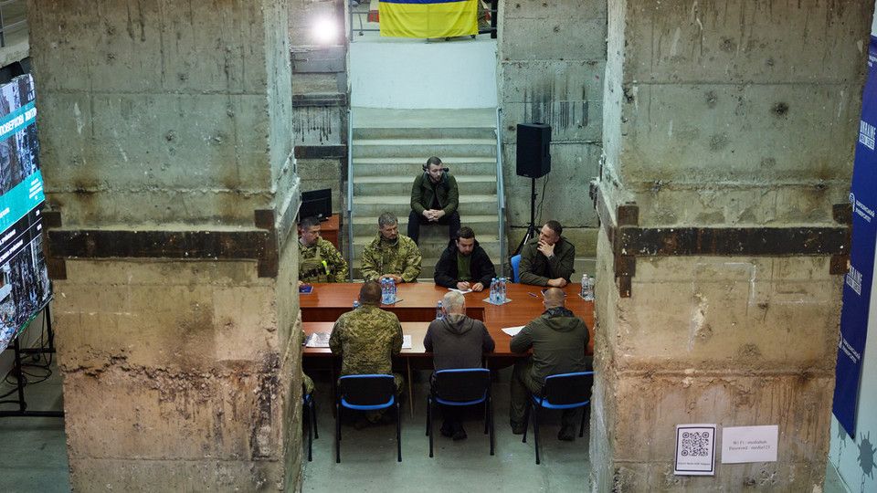 La visita di Zelensky alle truppe ucraine a Kharkiv