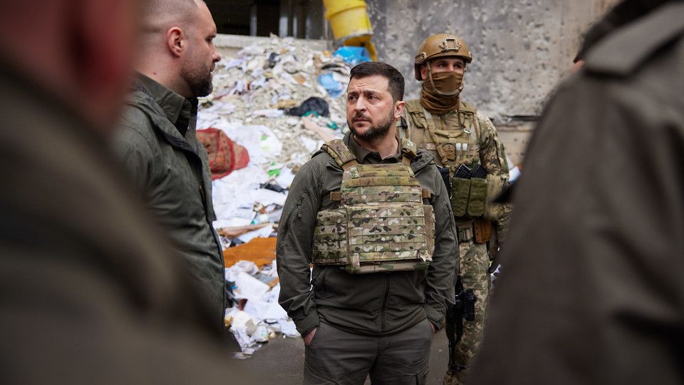 La visita di Zelensky alle truppe ucraine a Kharkiv
