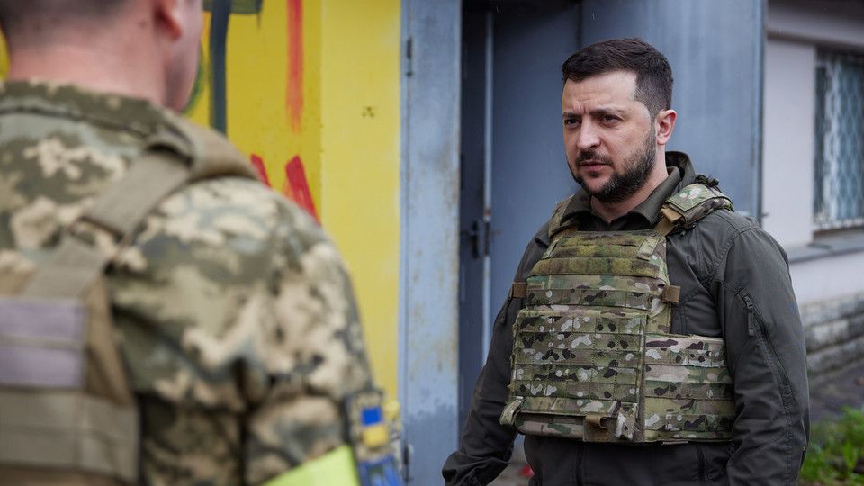La visita di Zelensky alle truppe ucraine a Kharkiv