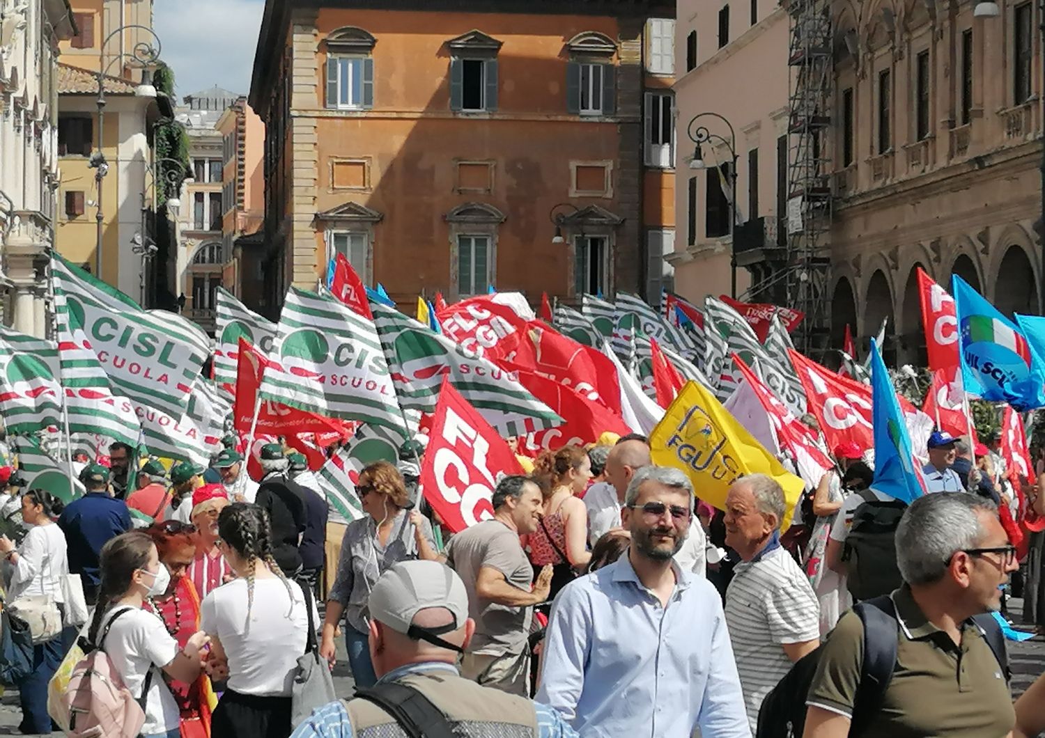 La minifestazione in piazza Santi Apostoli&nbsp;