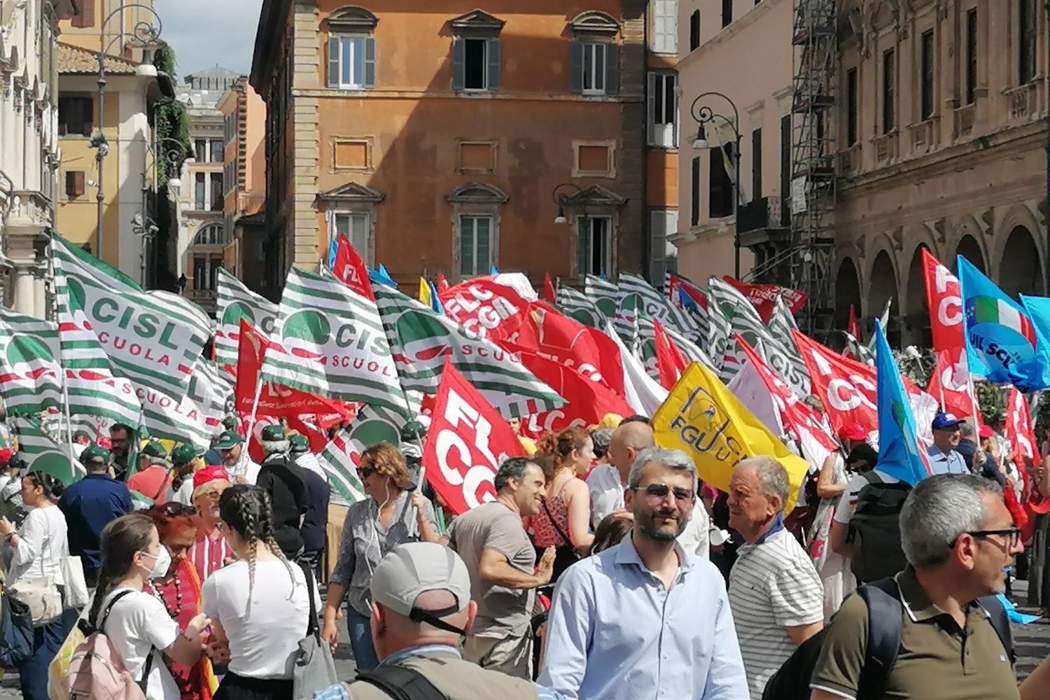 La minifestazione in piazza Santi Apostoli&nbsp;
