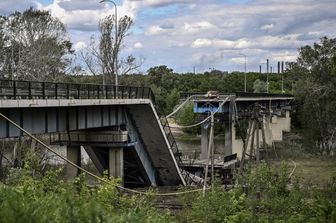 Un ponte distrutto vicino a Severodonetsk