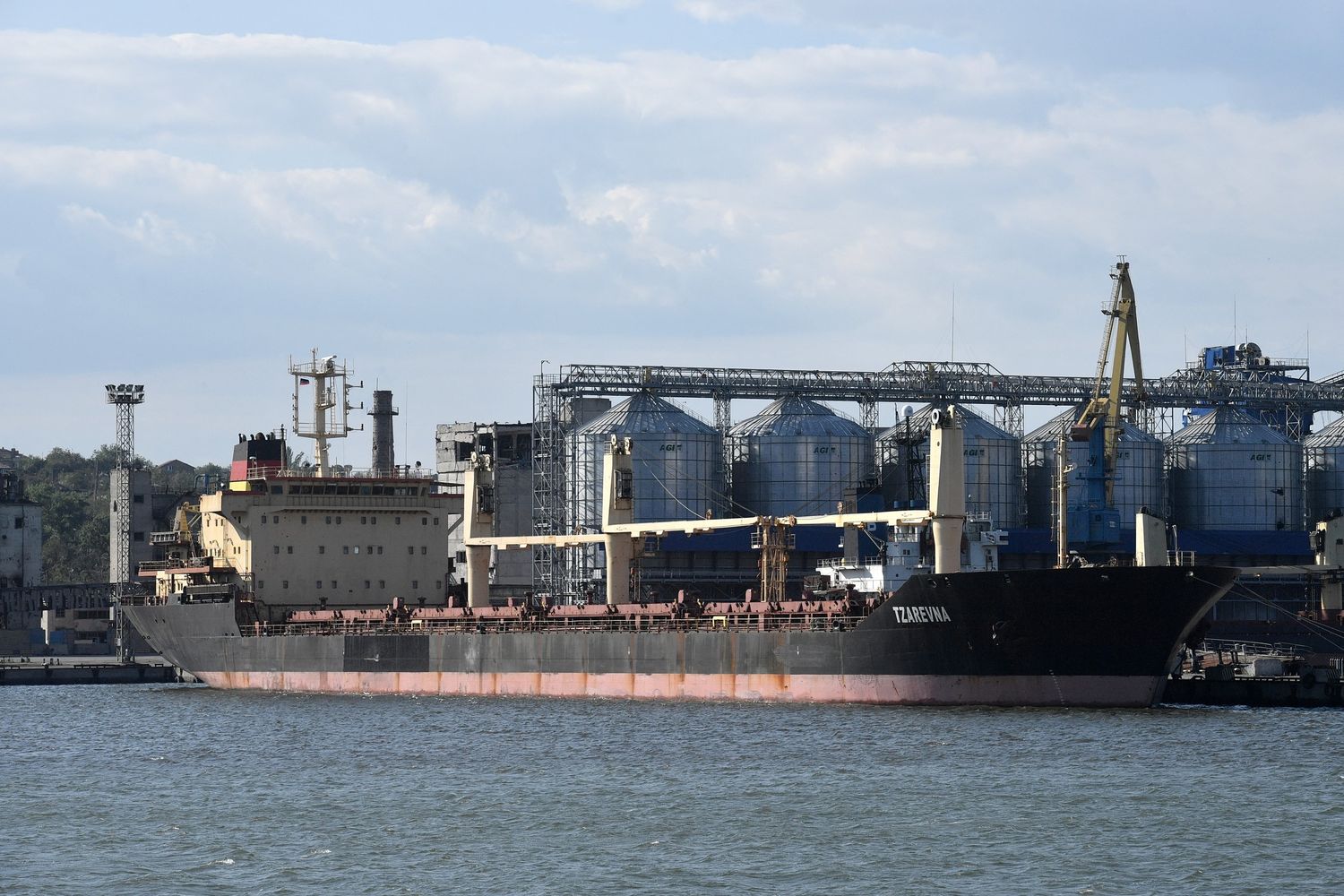 Una nave bulgara in un porto ucraino