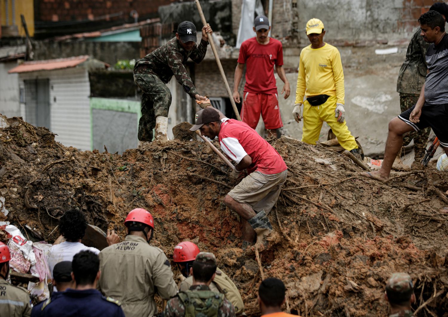 Brasile forti piogge Pernambuco hanno provocato 127 morti