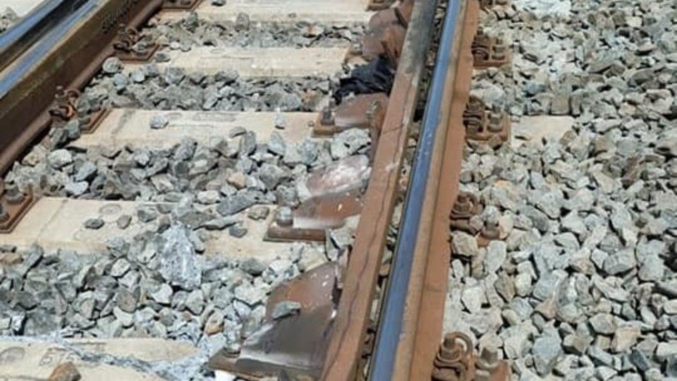 I binari su cui &egrave; deragliato il Frecciarossa a Roma