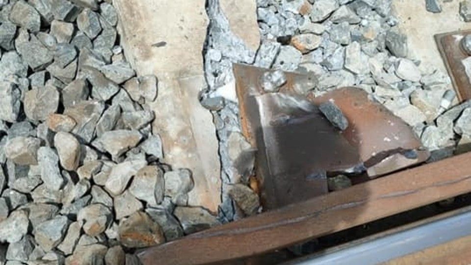 I binari su cui &egrave; deragliato il Frecciarossa a Roma