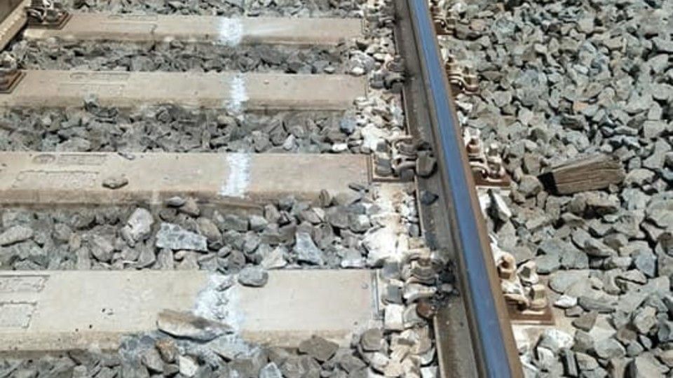 I binari su cui &egrave; deragliato il Frecciarossa a Roma