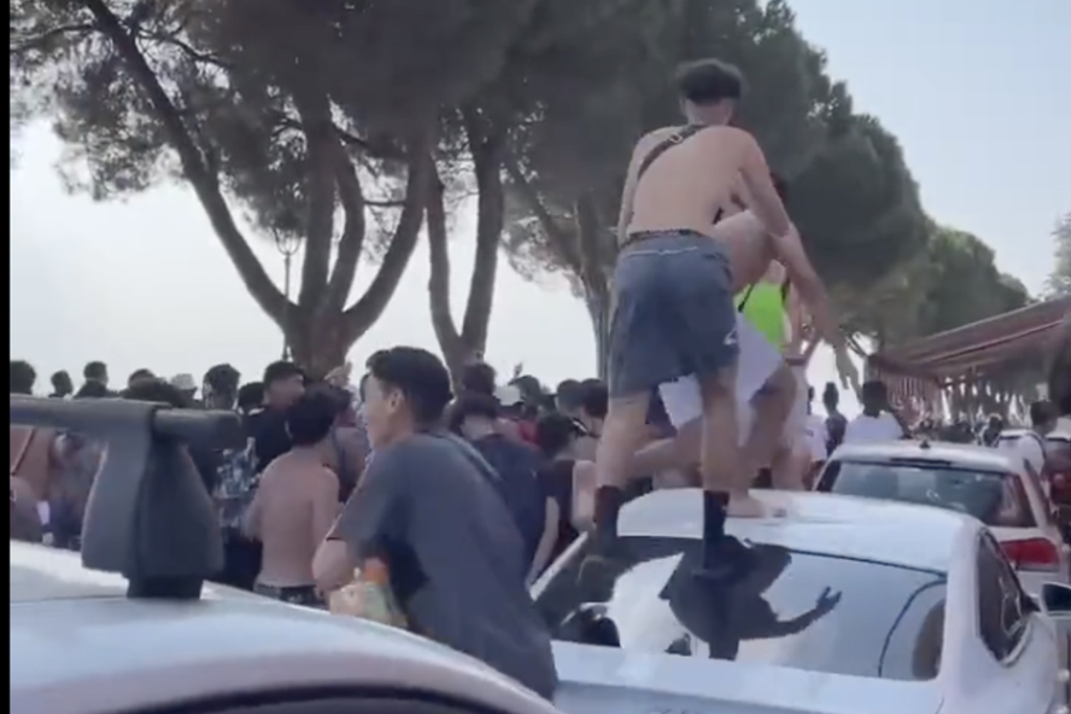 Il caos a Peschiera del Garda