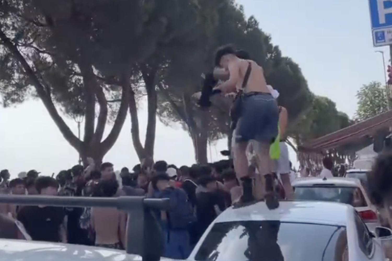 Il caos dopo il rave a Peschiera