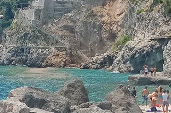 Frana ad Amalfi crollo terrazzamenti ma per ora no feriti