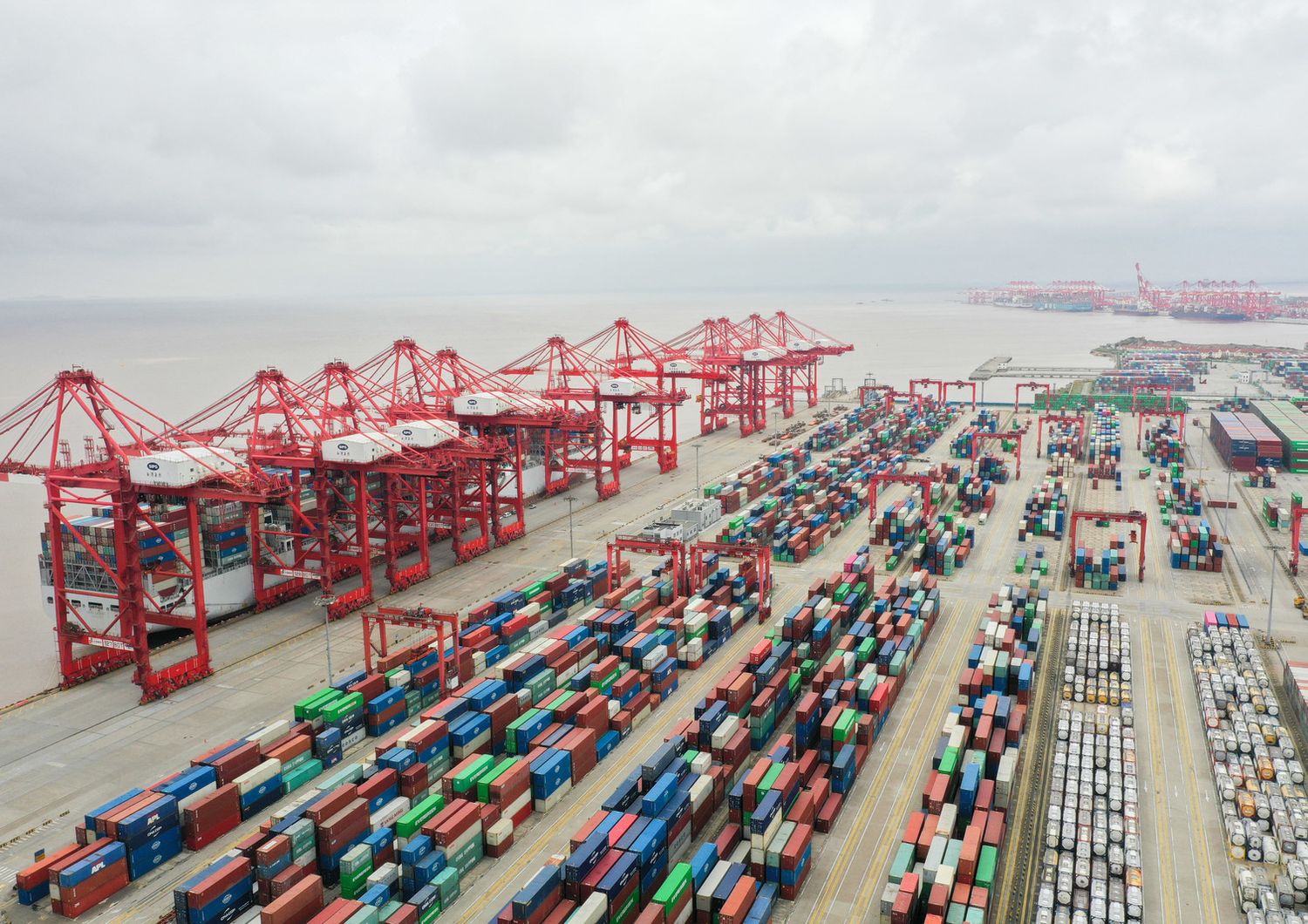 Container nel porto di Shanghai