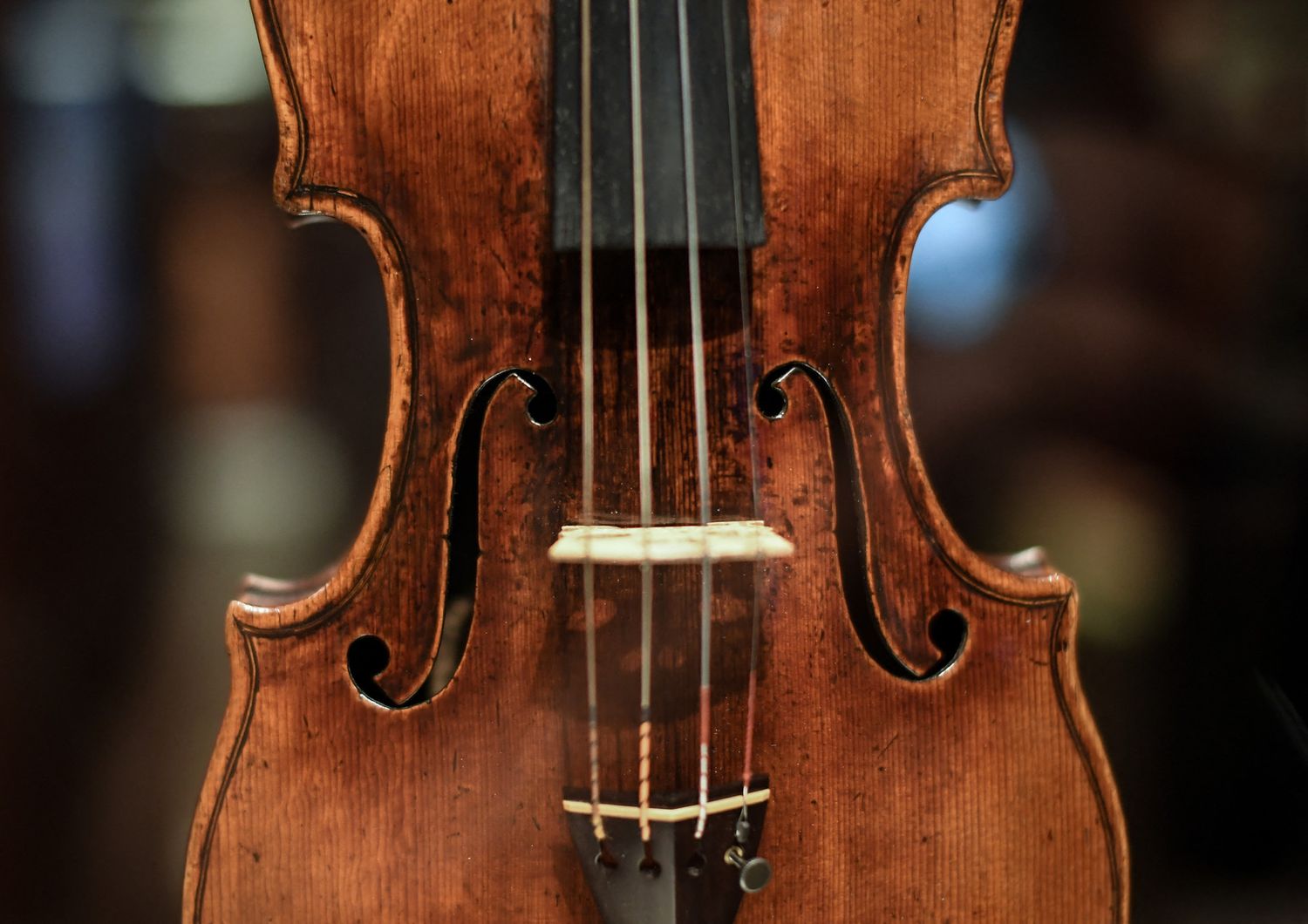 Stradivari asta 15,34 mln dollari quasi&#39;record
