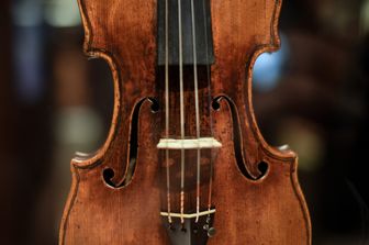 Stradivari asta 15,34 mln dollari quasi&#39;record