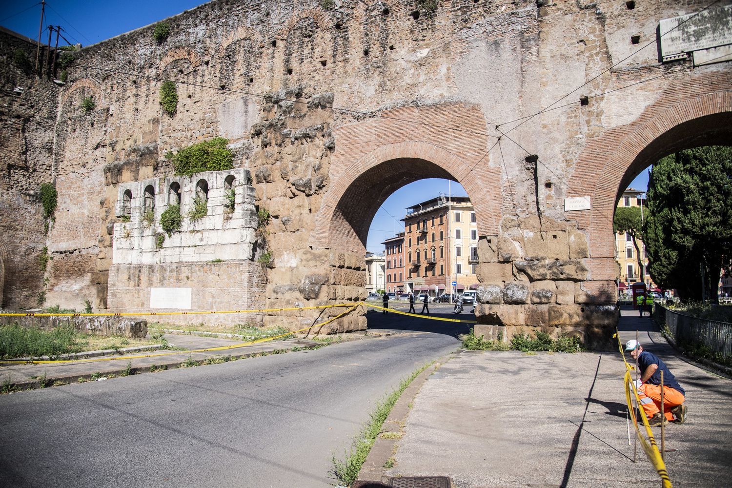 Crollo di parte di un arco a Porta Maggiore&nbsp;