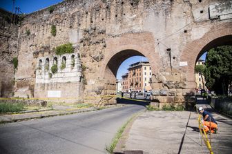 Crollo di parte di un arco a Porta Maggiore&nbsp;