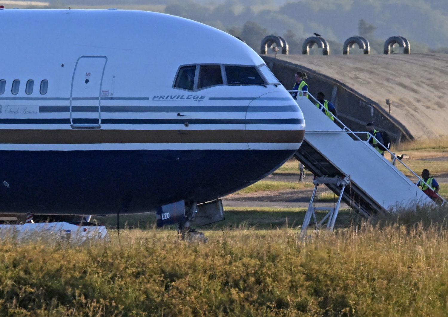 L'aereo che avrebbe dovuto riportare i migranti in Ruanda