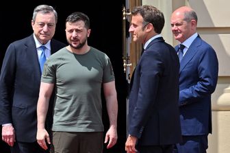 Mario Draghi, Volodymyr Zelensky, Emmanuelle Macron e Olaf Scholz