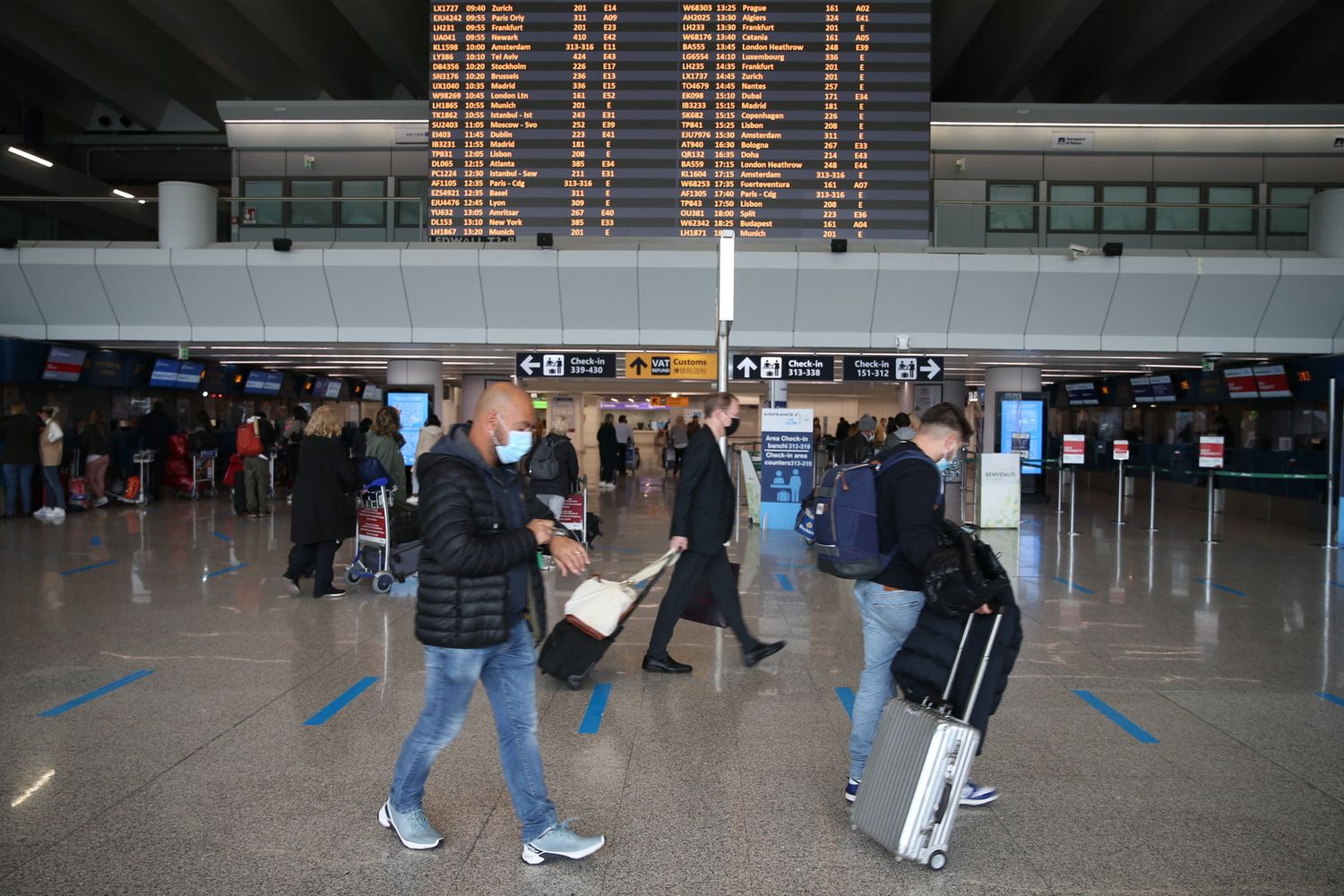 Passeggeri all&rsquo;aeroporto di Fiumicino