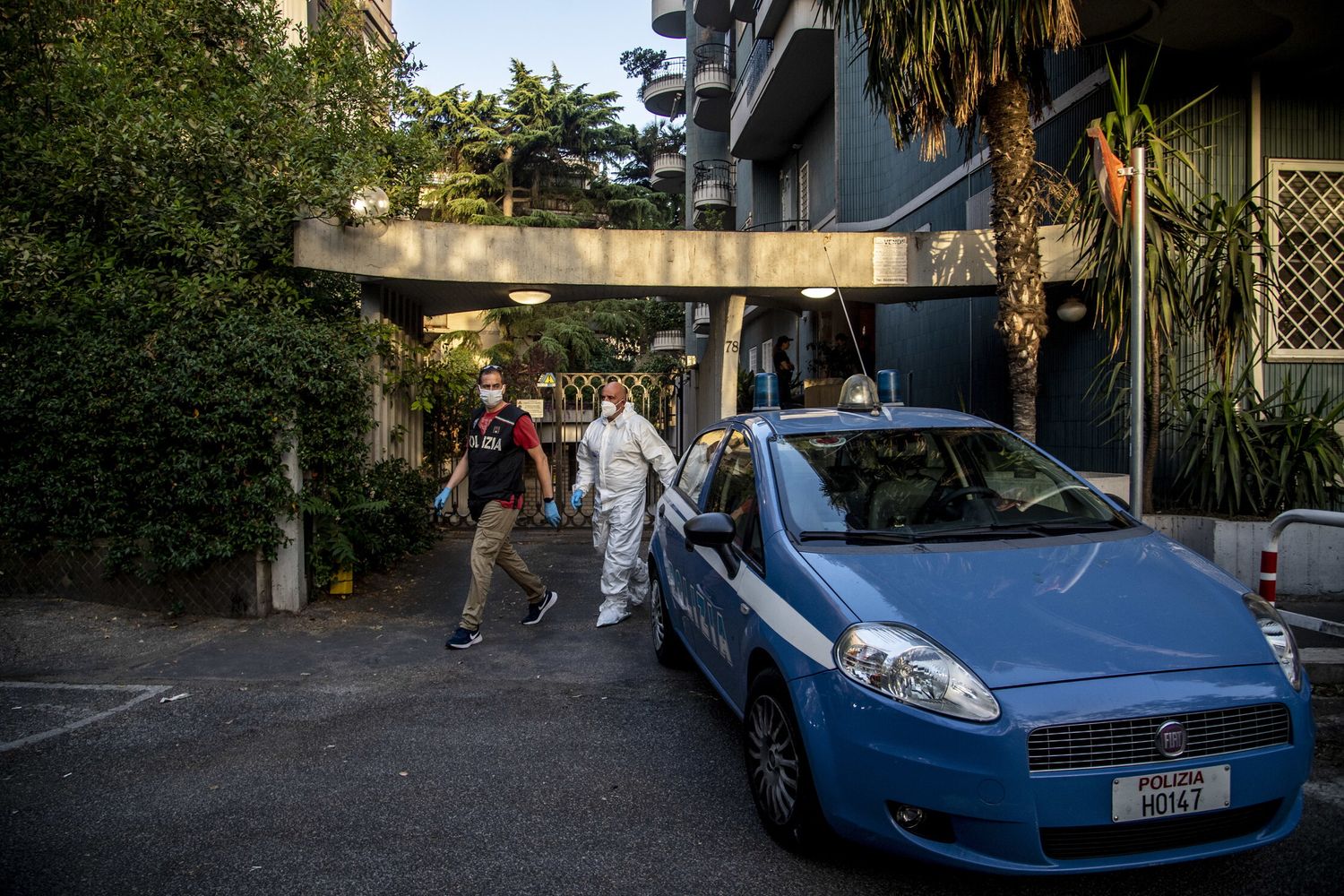 La Polizia sul luogo dell'omicidio in via Mascagni a Roma&nbsp;