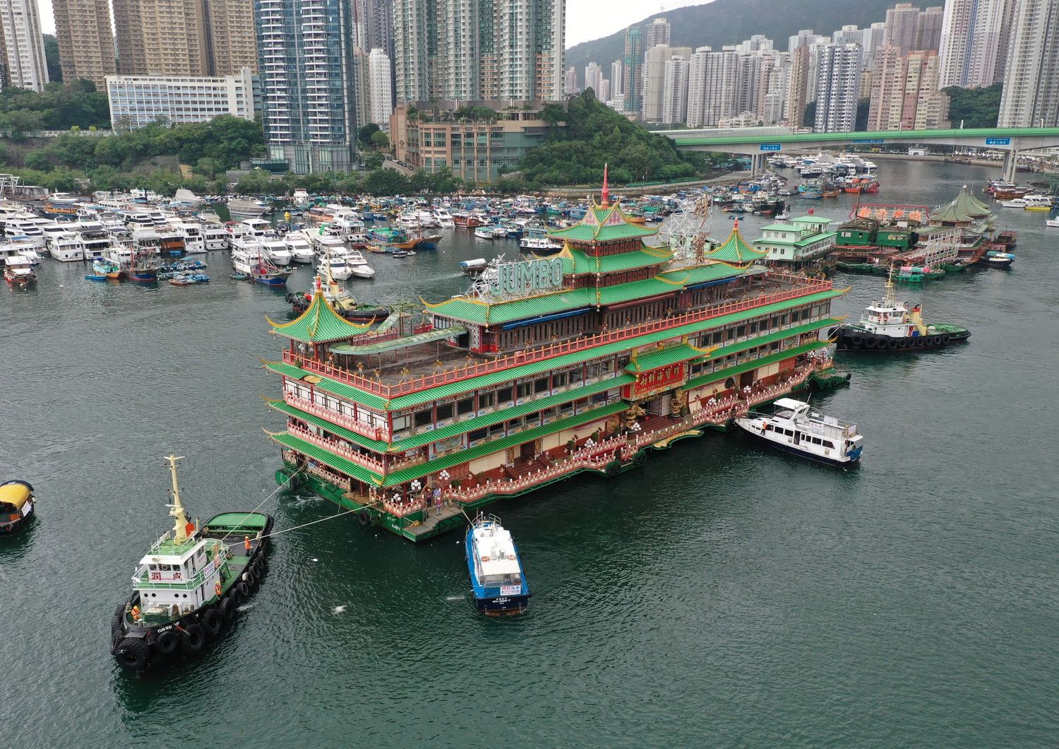 Jumbo, il leggendario ristorante galleggiante di Hong Kong