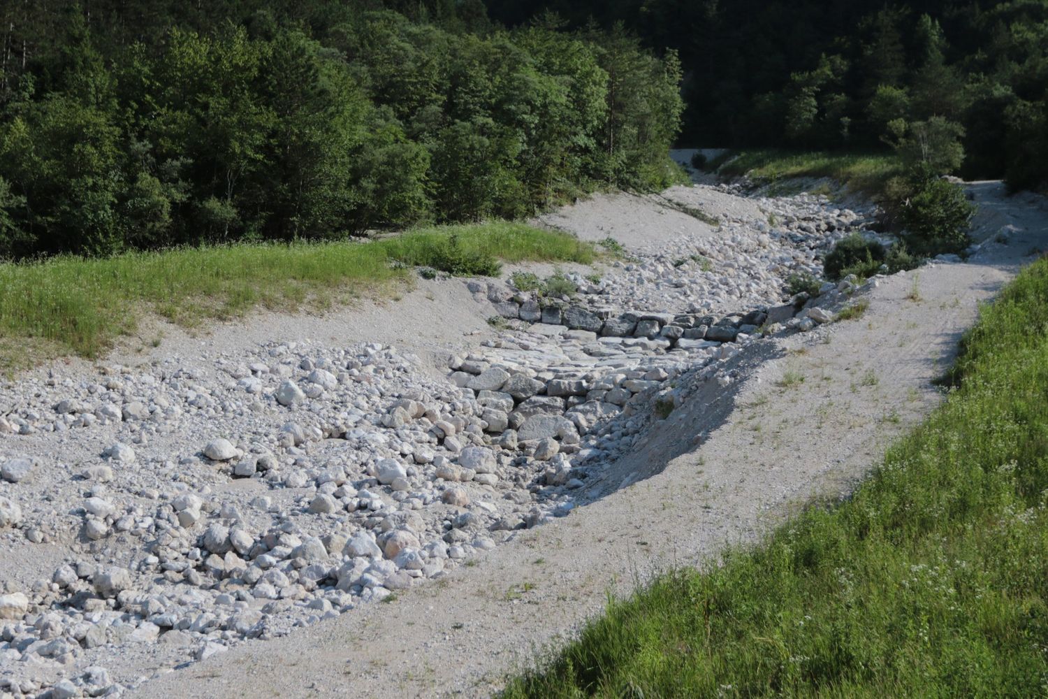 Il greto di un torrente in secca