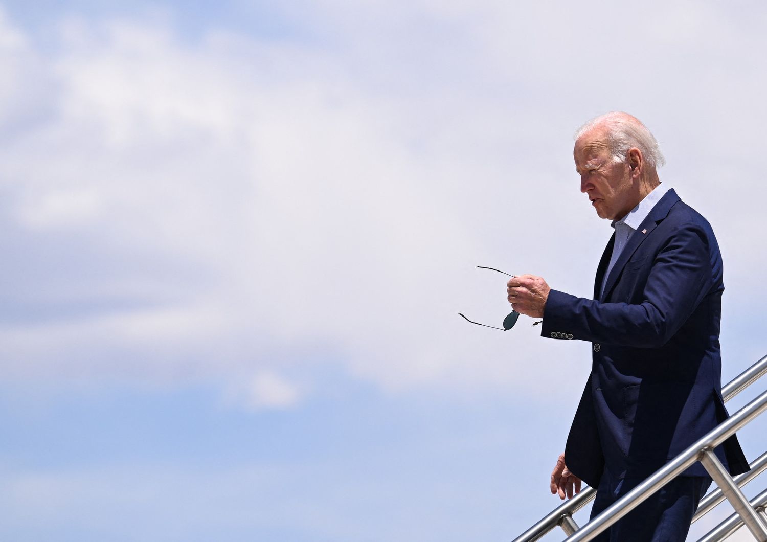 Usa Biden vola in Europa e lascia un Paese in fiamme