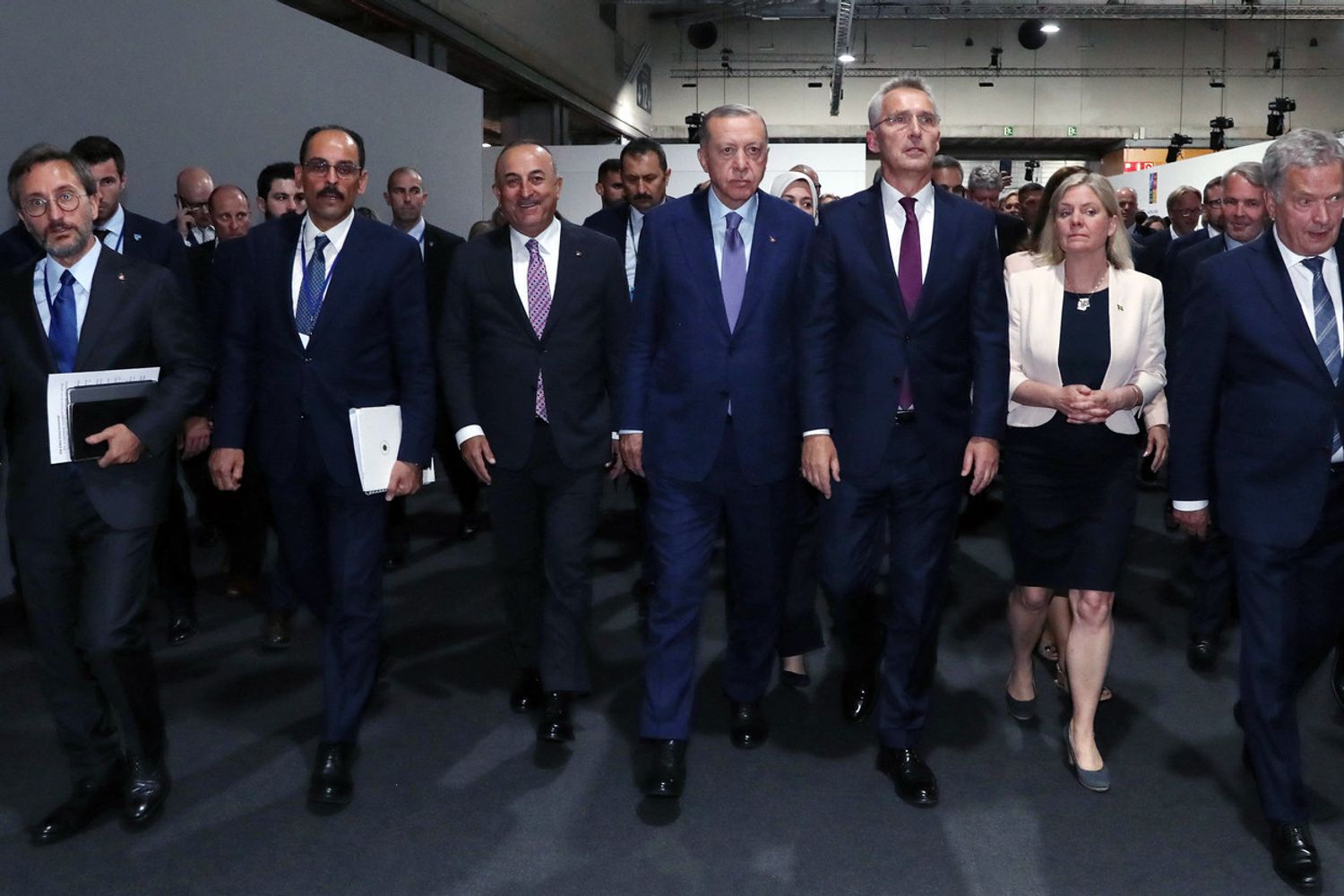 Il segretario della Nato Stoltenberg fra il presidente turco Erdogan e la premier svedese Andersson