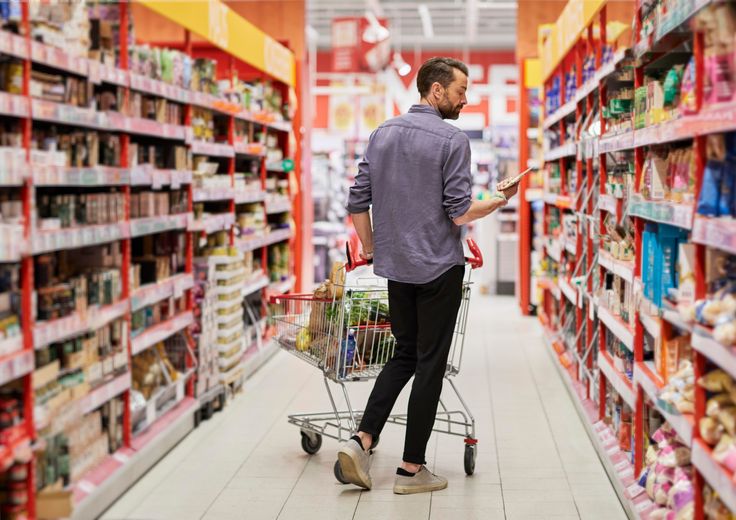 Viaggio nell'Italia dell'inflazione, cosa si mette nel carrello della spesa  con 50 euro