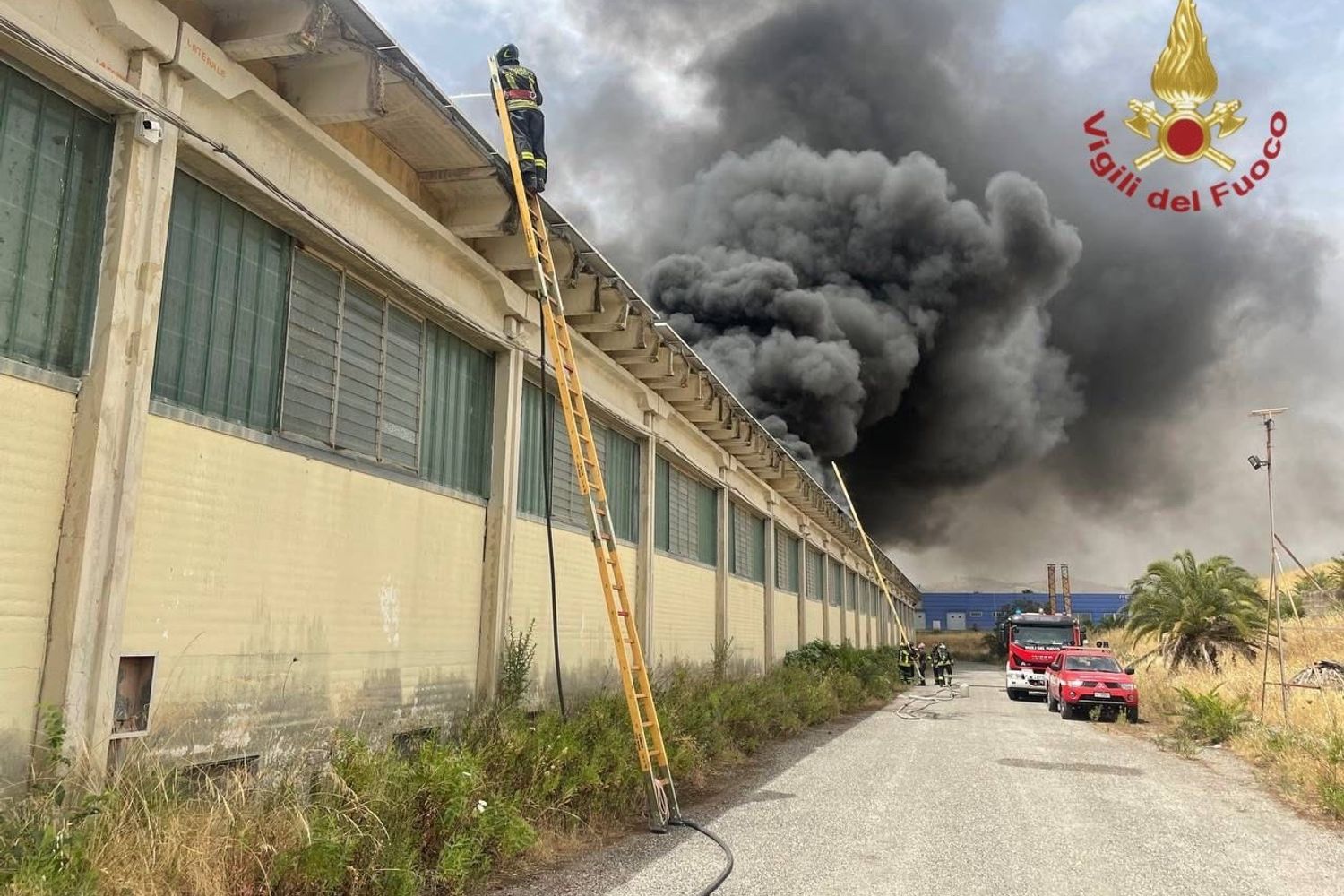 L'incendio che ha distrutto i pannelli fotovoltaici