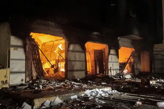 Un edificio governativo dato alle fiamme a Tobruk