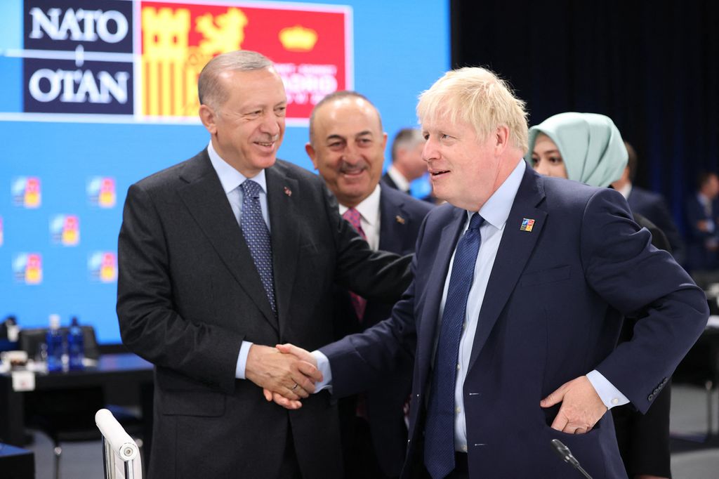 Recep Tayyp Erdogan e Boris Johnson a Madrid per il vertice Nato
