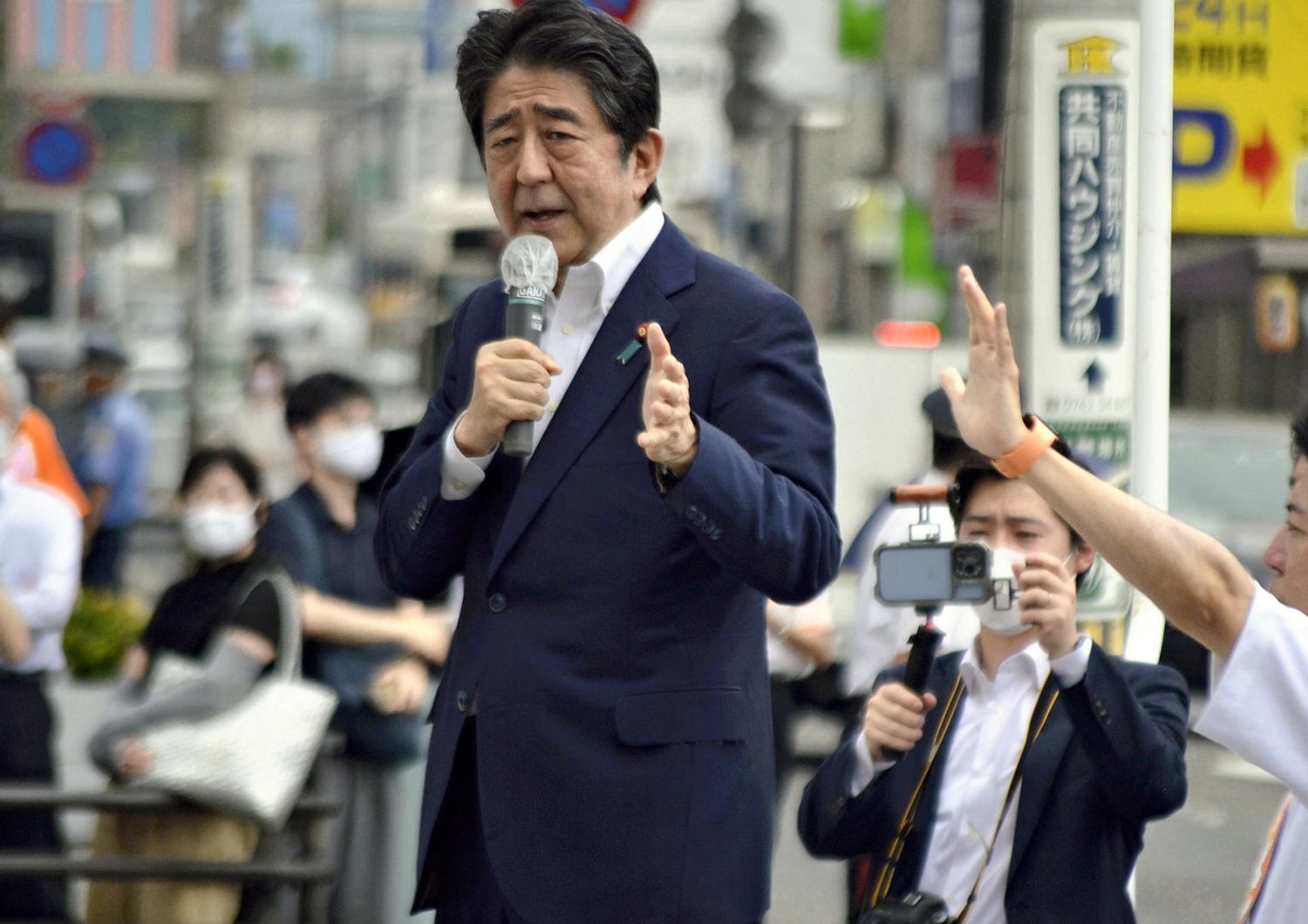 Shinzo Abe durante il comizio a Nara prima dell'attentato