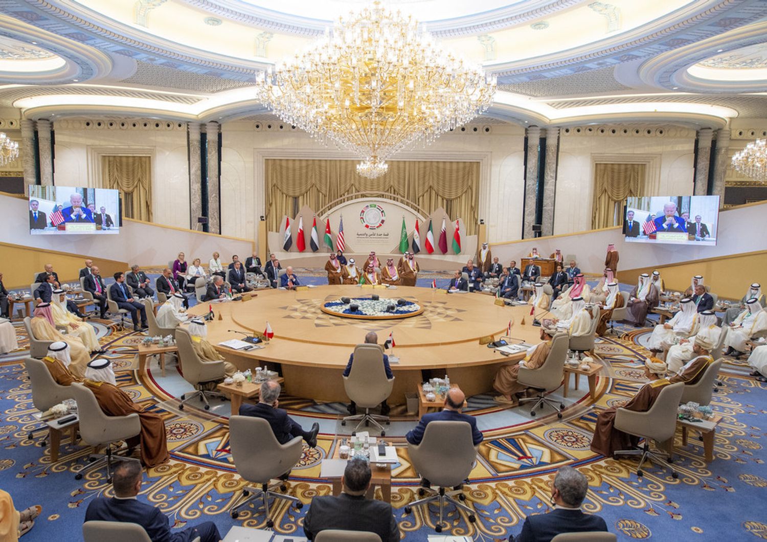 Il&nbsp;vertice del Consiglio di cooperazione del Golfo allargato a Egitto, Giordania e Iraq riunito con Joe Biden
